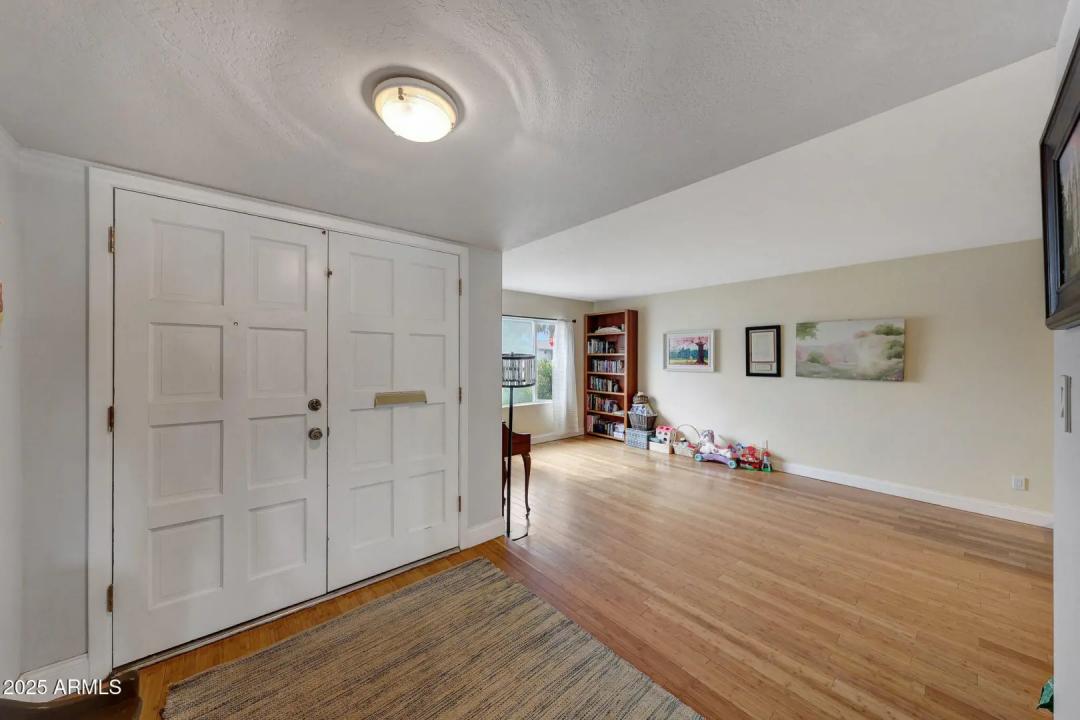 Real Estate Picture 8