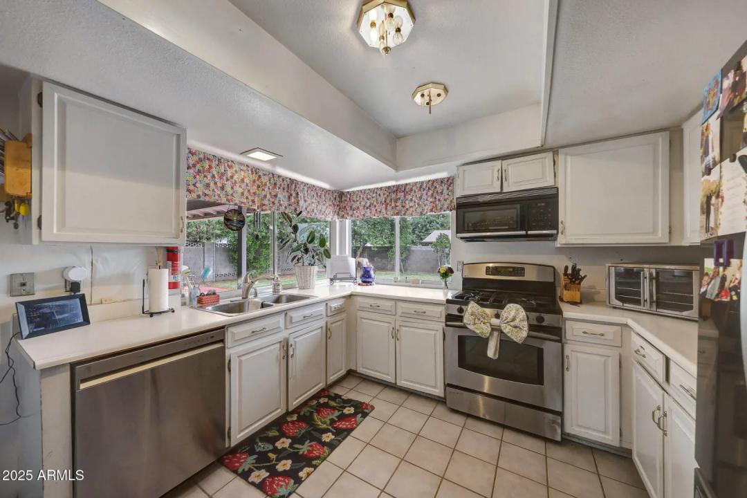 Real Estate Picture 13