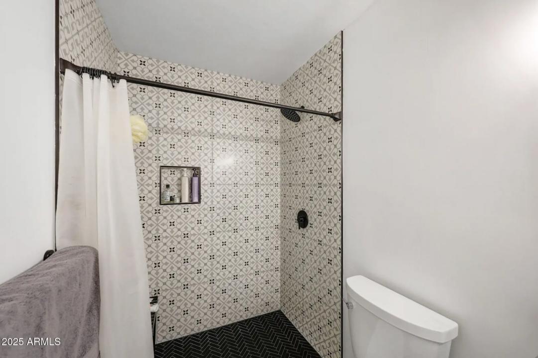 Real Estate Picture 23