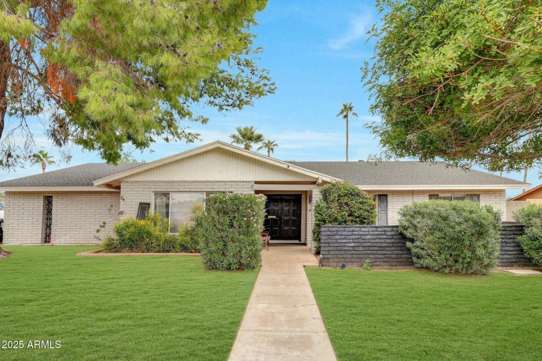 2802 E CHERYL Drive Phoenix AZ 85028