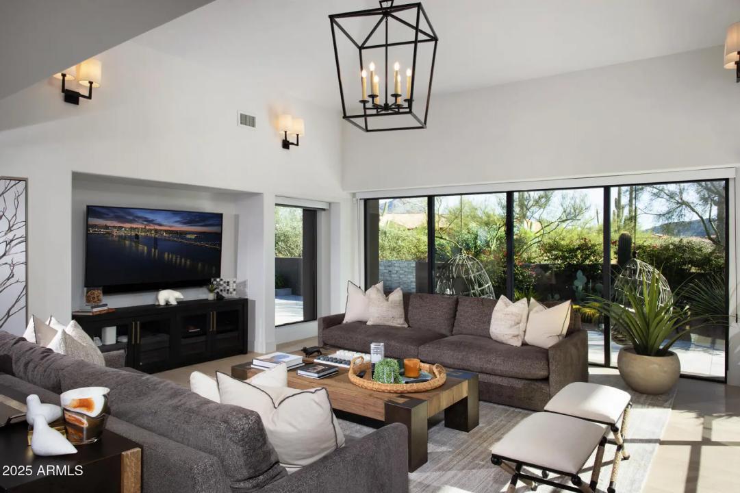 Real Estate Picture 5