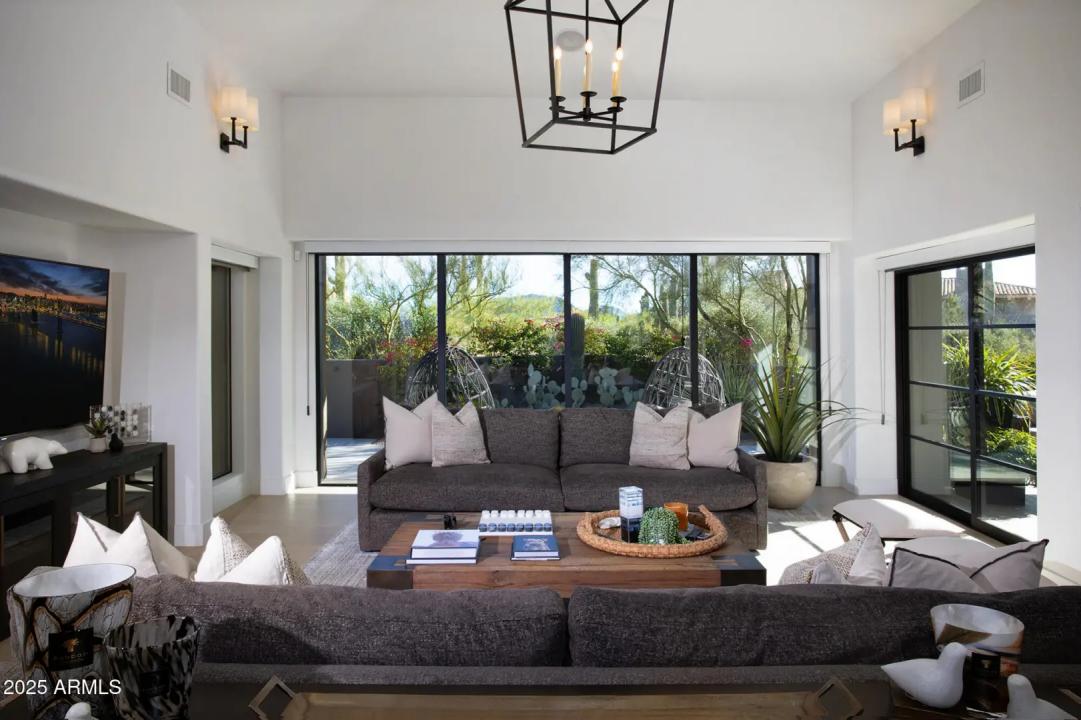 Real Estate Picture 7