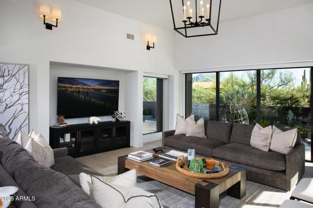 Real Estate Picture 6