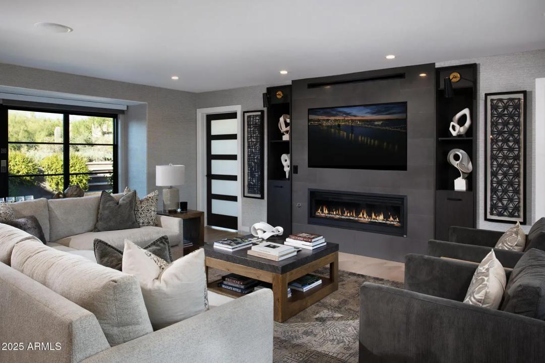 Real Estate Picture 12