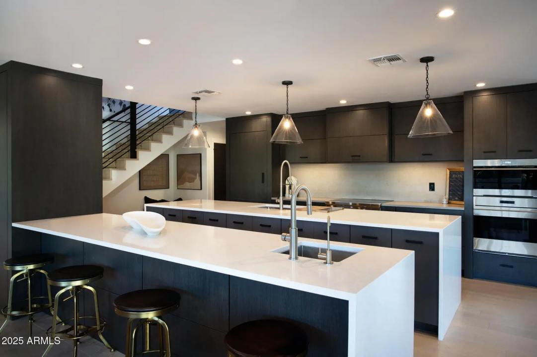 Real Estate Picture 8