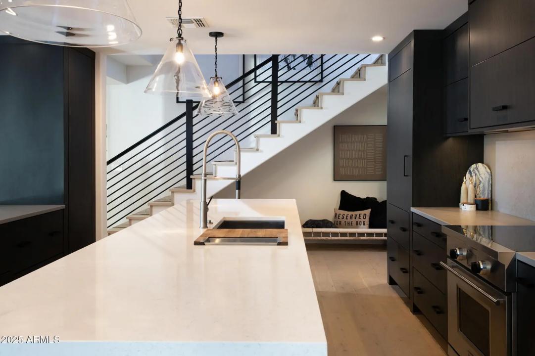 Real Estate Picture 9