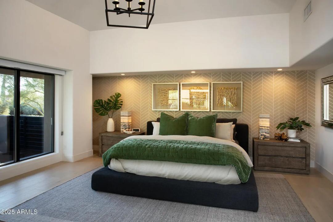 Real Estate Picture 17