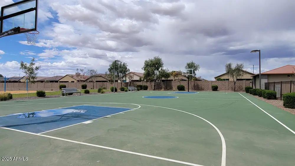 Real Estate Picture 4