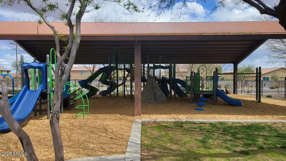 Real Estate Picture 8