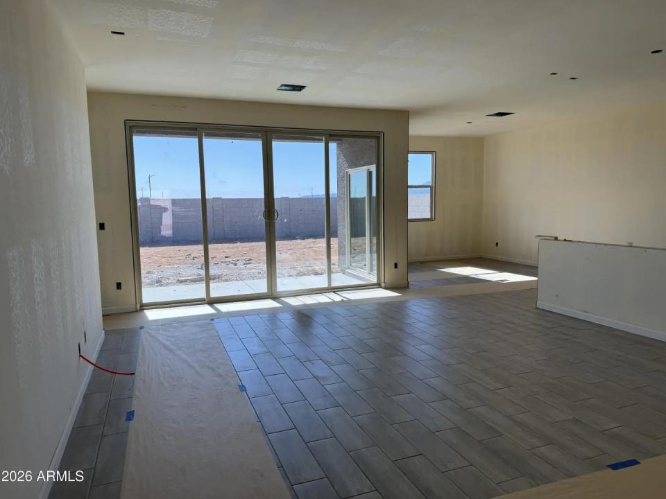 Real Estate Picture 4