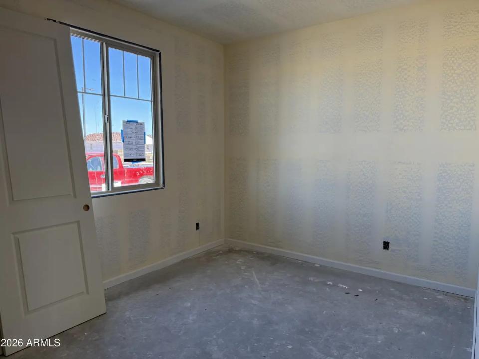 Real Estate Picture 8