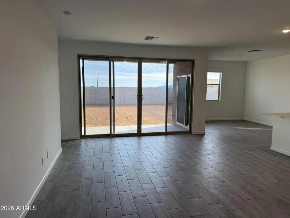 Real Estate Picture 4