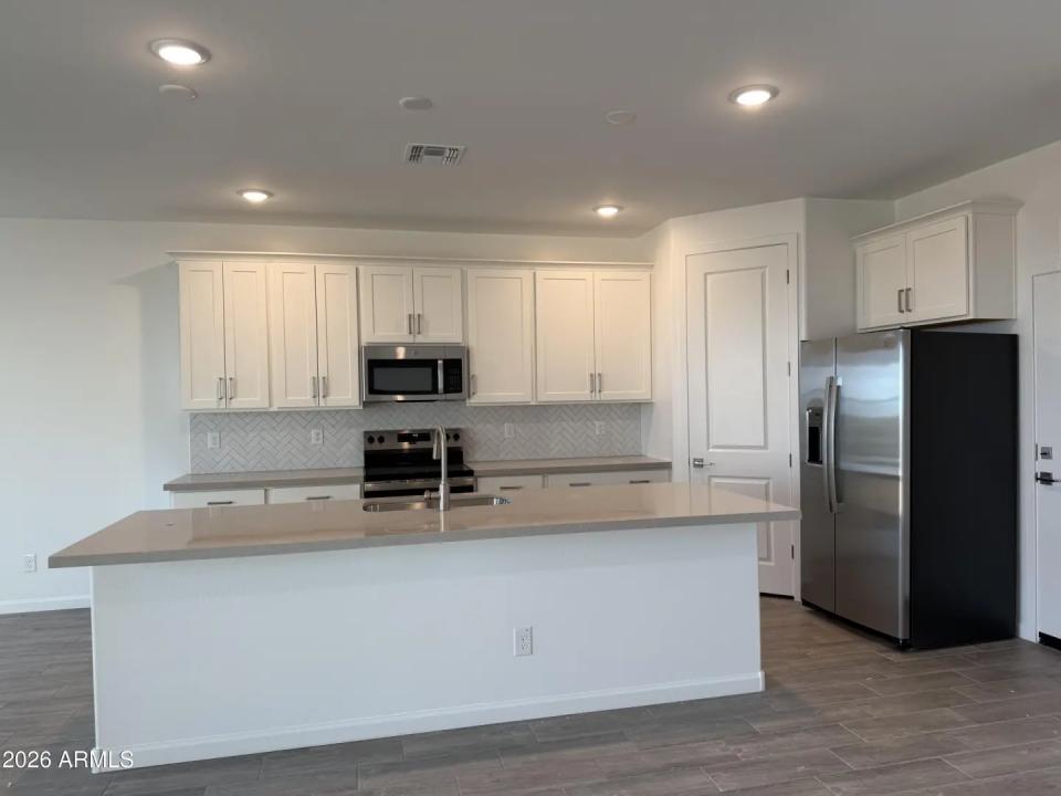 Real Estate Picture 6