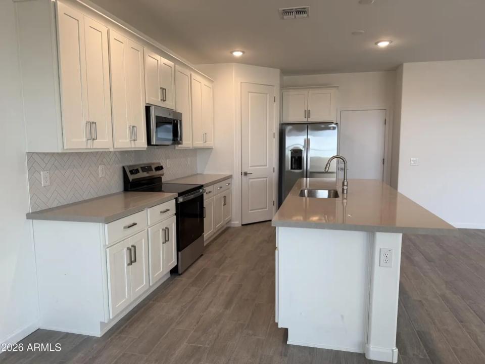 Real Estate Picture 7