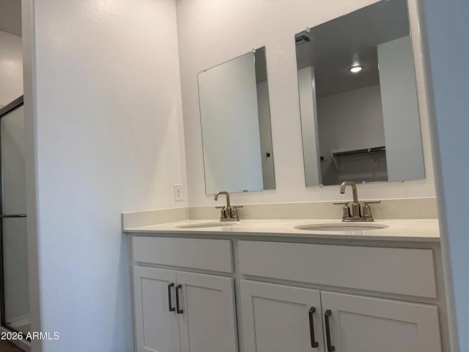 Real Estate Picture 14