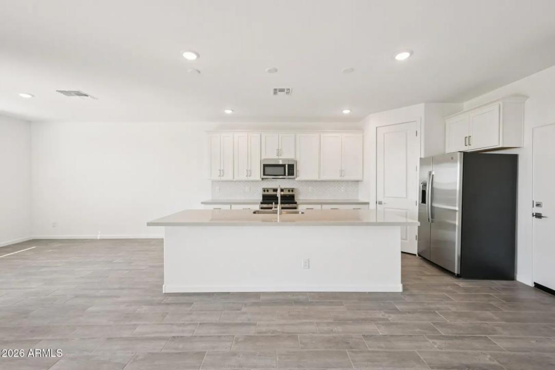 Real Estate Picture 9