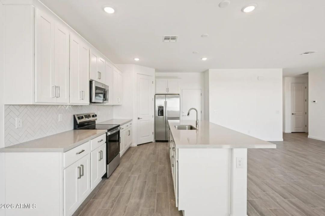 Real Estate Picture 11