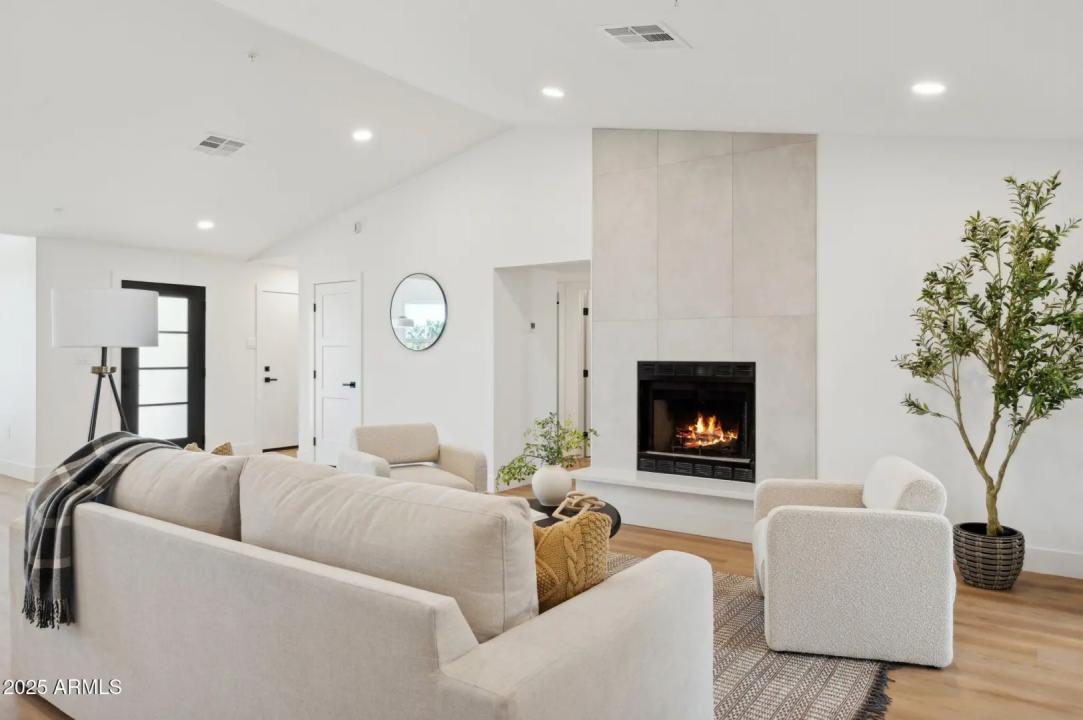 Real Estate Picture 7