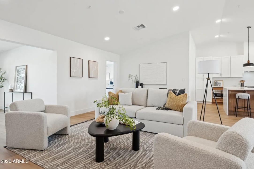 Real Estate Picture 8