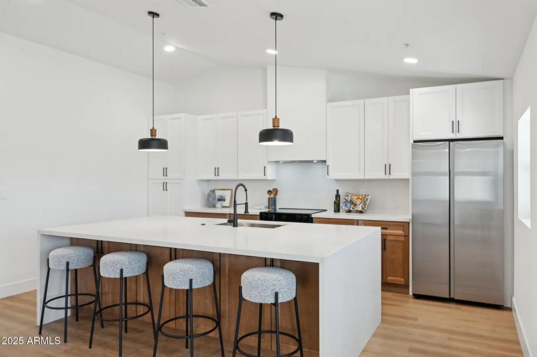 Real Estate Picture 11