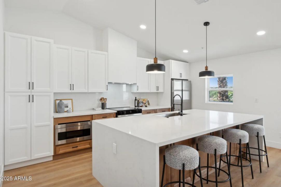 Real Estate Picture 12