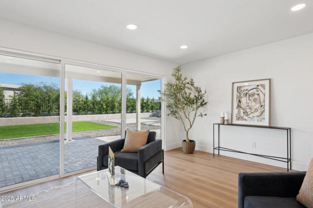 Real Estate Picture 17