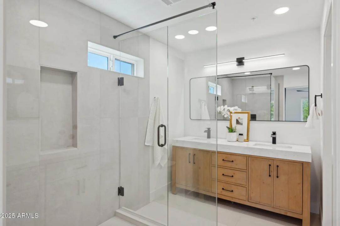 Real Estate Picture 23