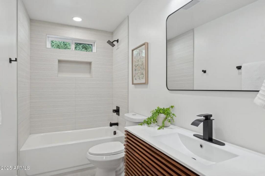 Real Estate Picture 28