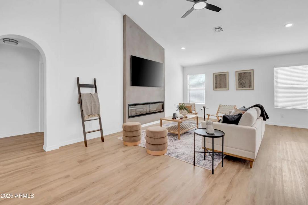 Real Estate Picture 4