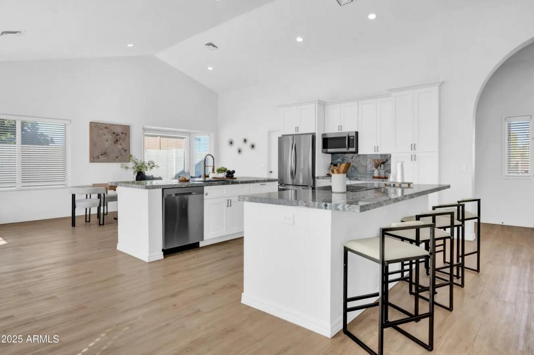 Real Estate Picture 7