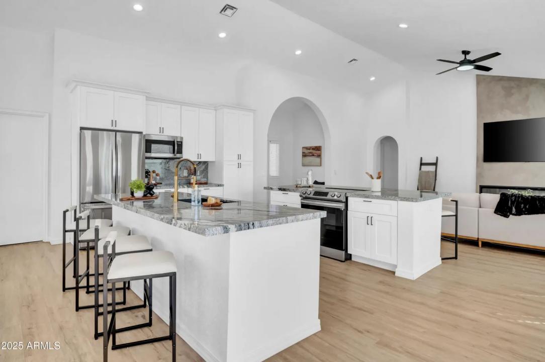 Real Estate Picture 9