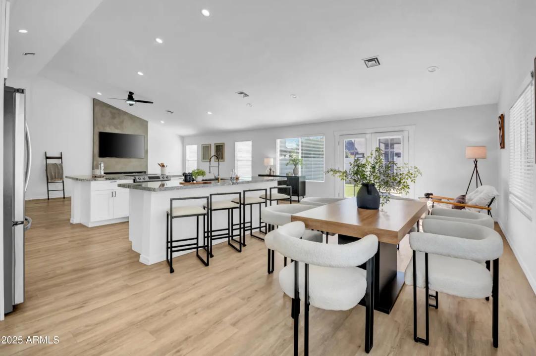 Real Estate Picture 10