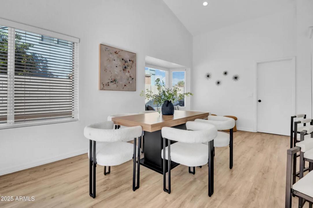 Real Estate Picture 11