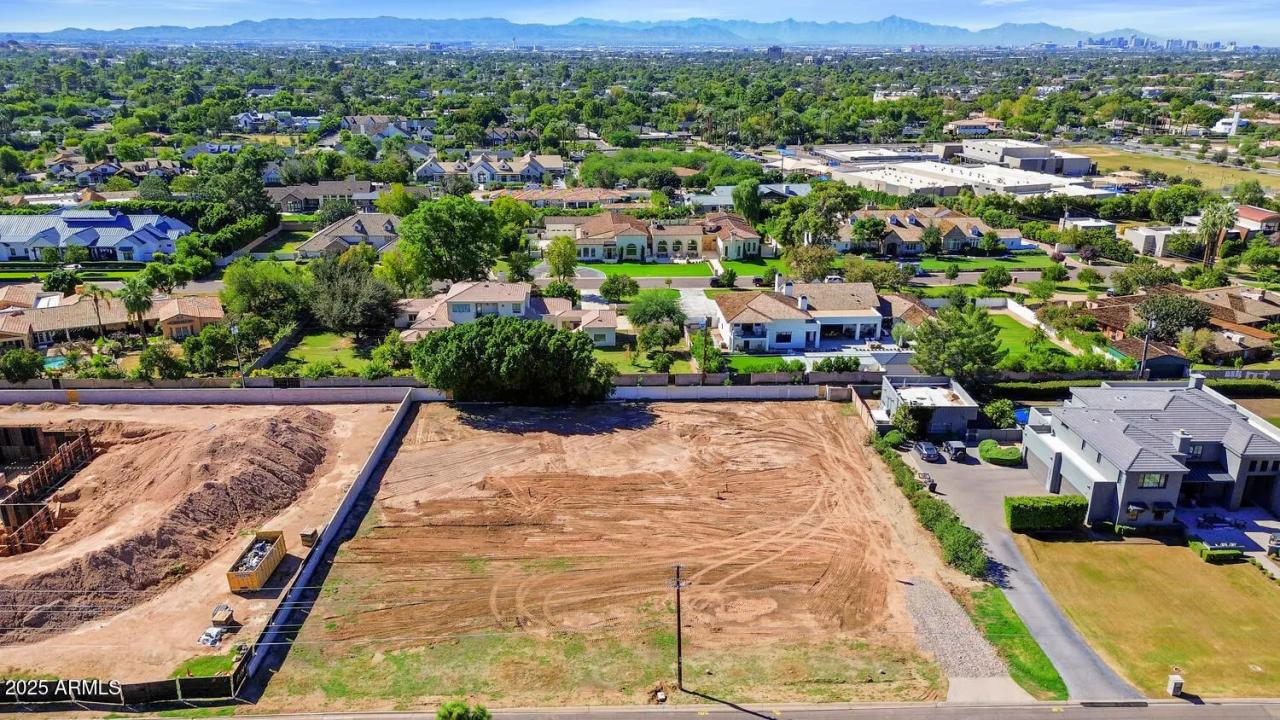 Real Estate Picture 3