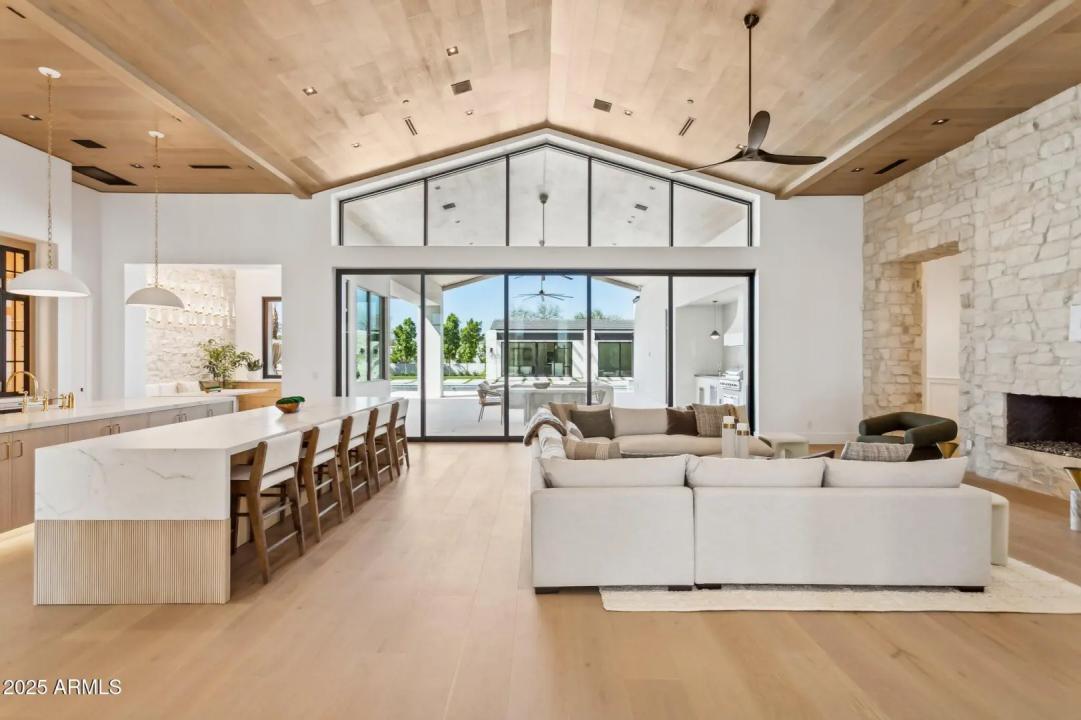 Real Estate Picture 9