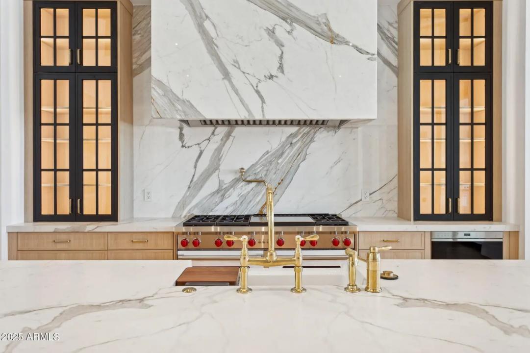 Real Estate Picture 11