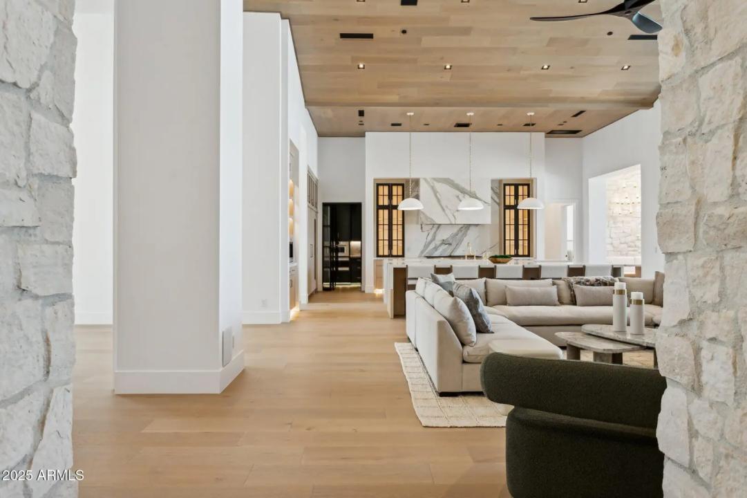 Real Estate Picture 19