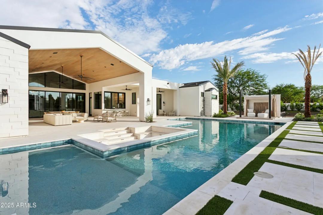 Real Estate Picture 3