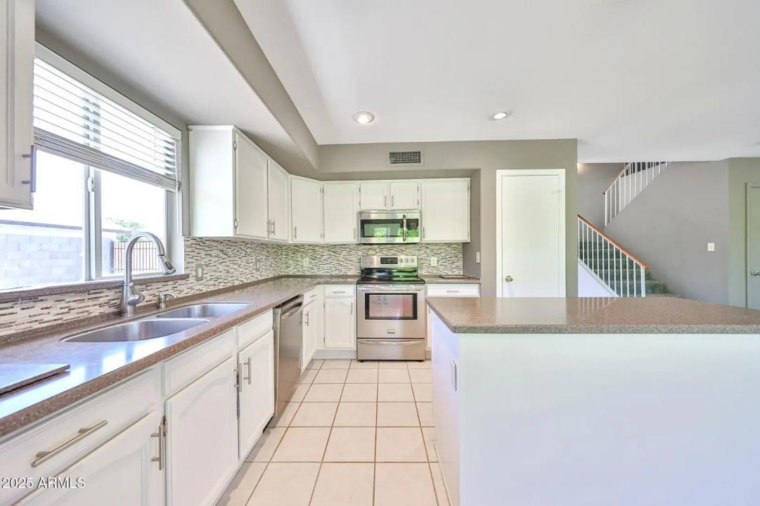 Real Estate Picture 7