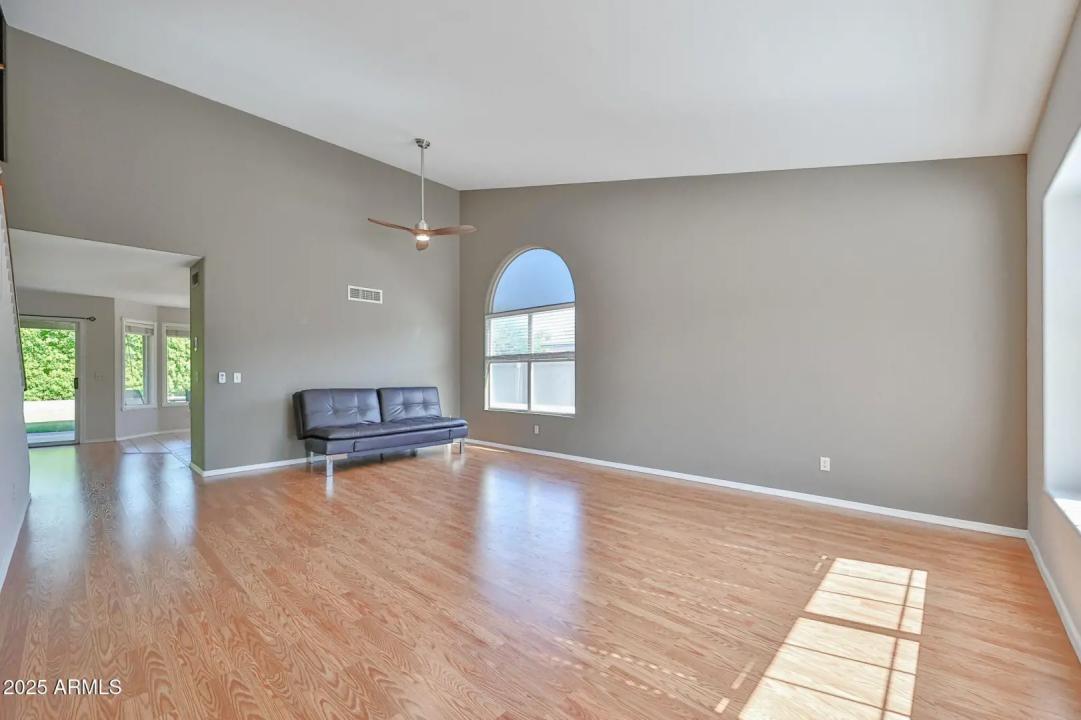 Real Estate Picture 6