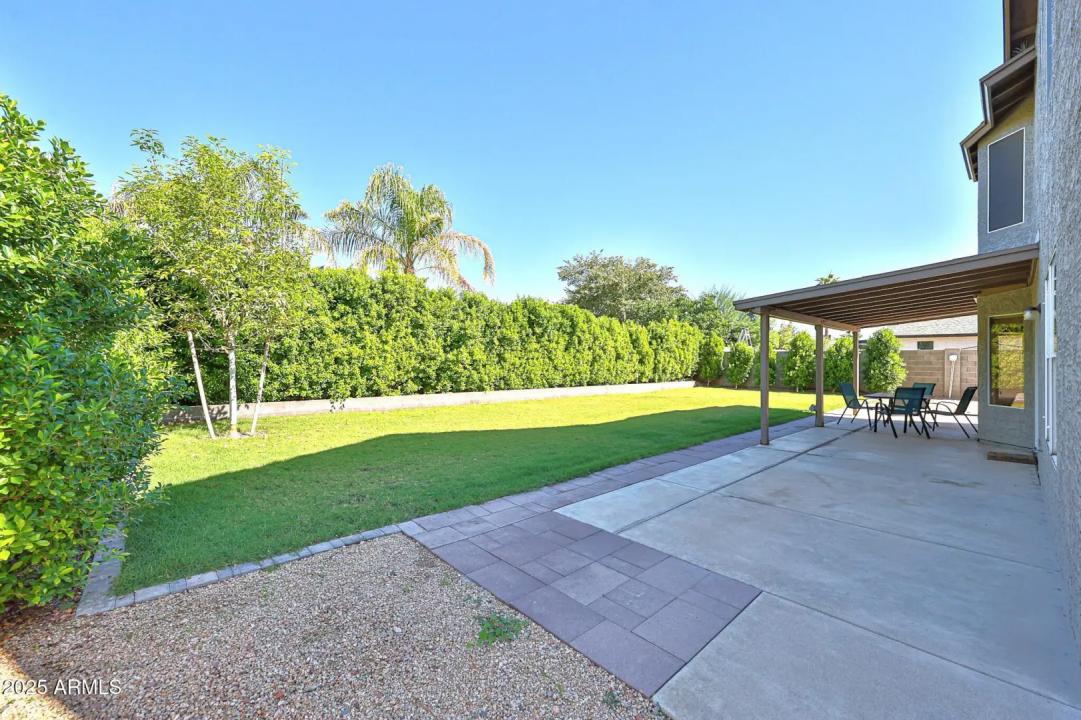 Real Estate Picture 5