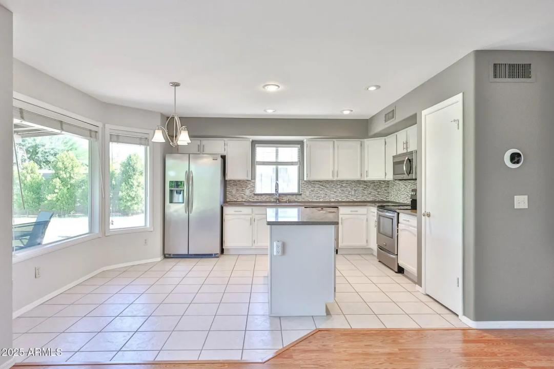 Real Estate Picture 9