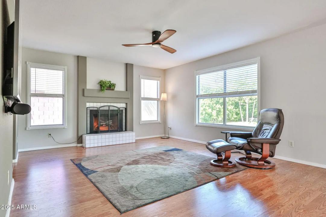 Real Estate Picture 12