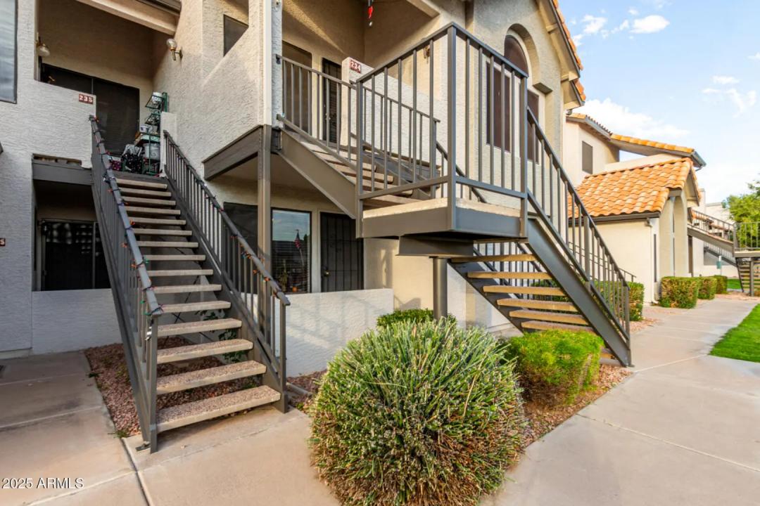 Real Estate Picture 4