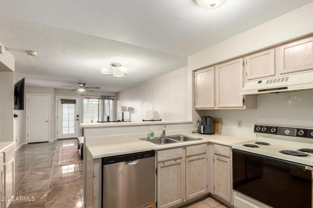 Real Estate Picture 14