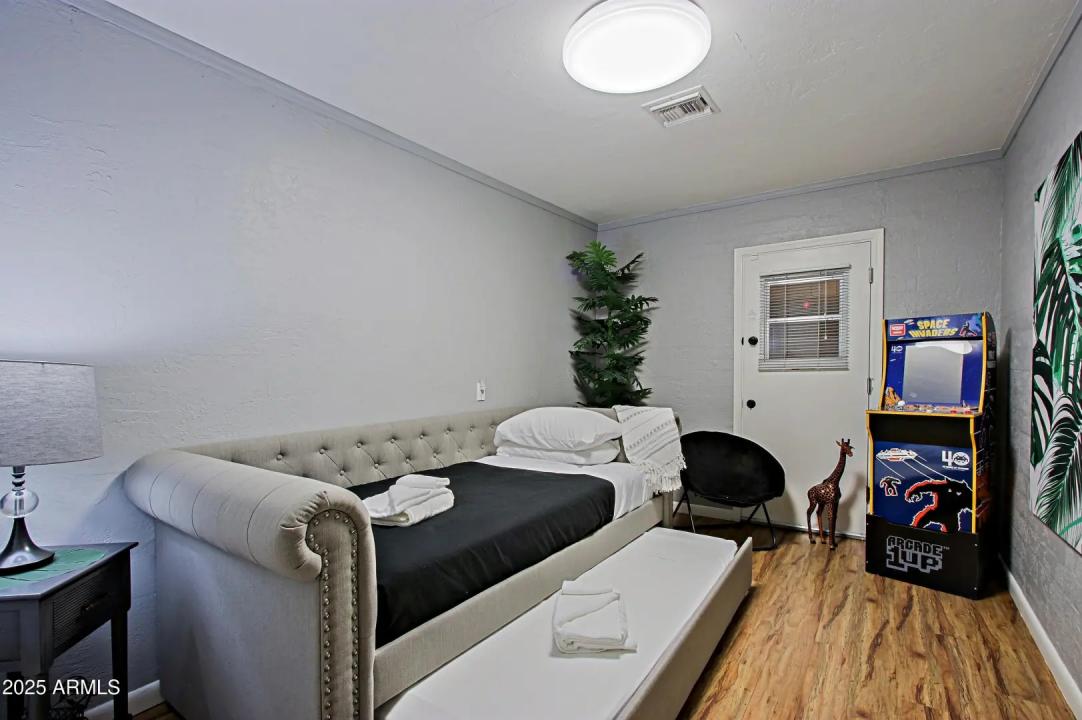 Real Estate Picture 22