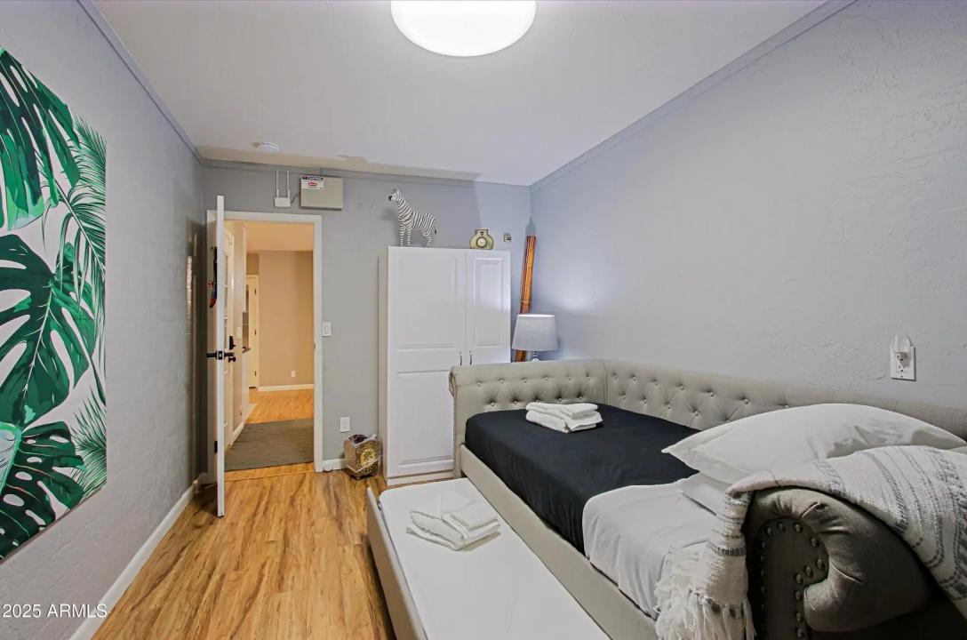 Real Estate Picture 23