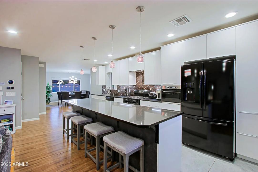 Real Estate Picture 5