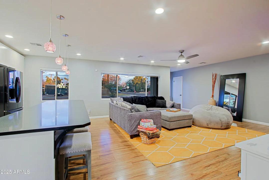 Real Estate Picture 4