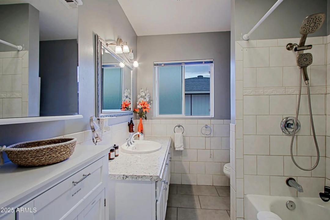 Real Estate Picture 18